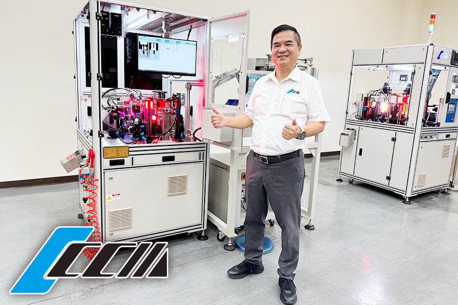 CCM_President_Alex_Wu_and_his_machine_Image_by_Weng_Zheng_Guo_8981_4.jpg