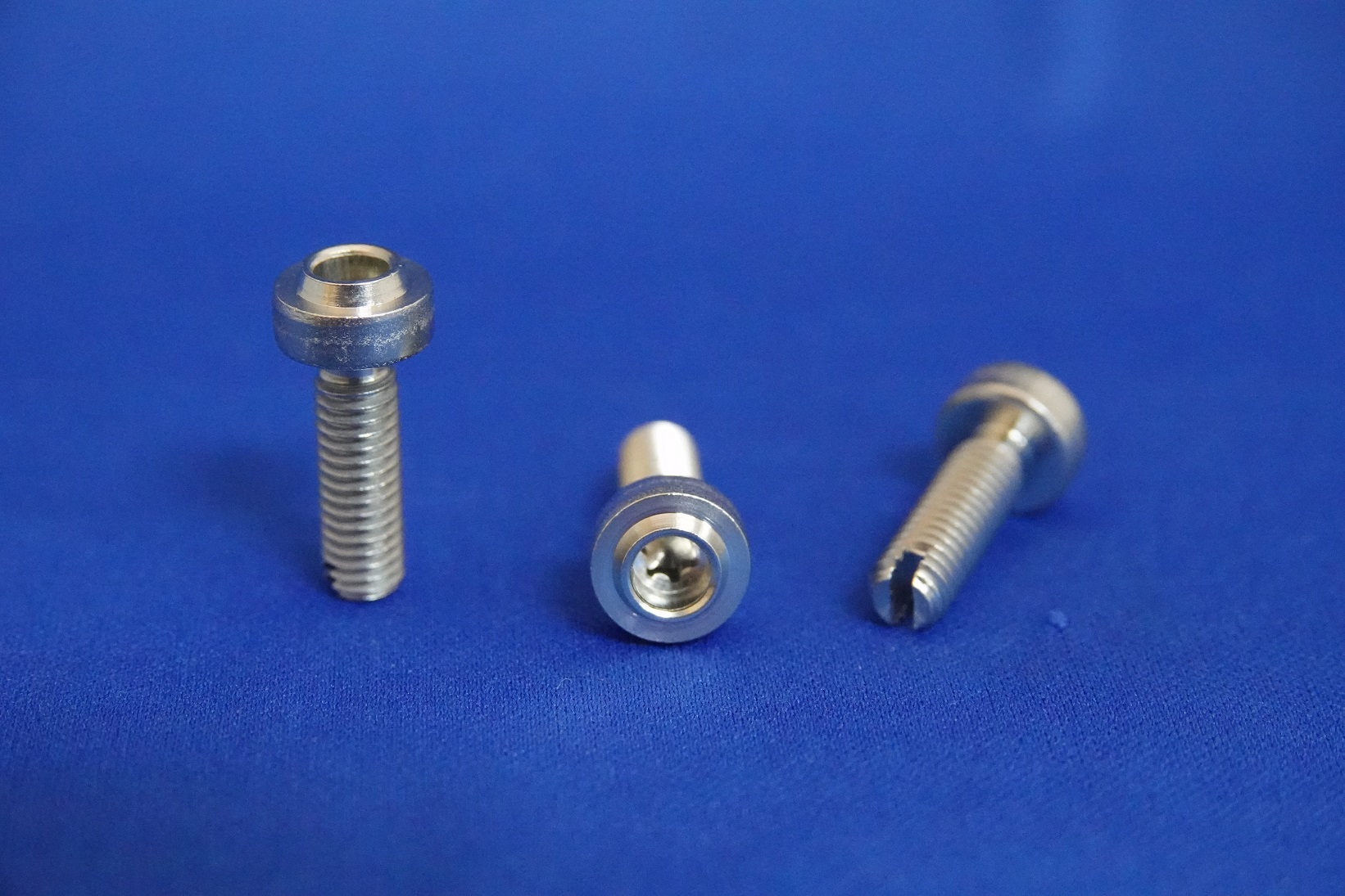 SCREW_a6016_0.jpg